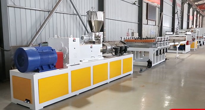 WPC/PVC 結皮發泡板生產線